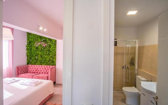 Remvi GUEST HOUSE