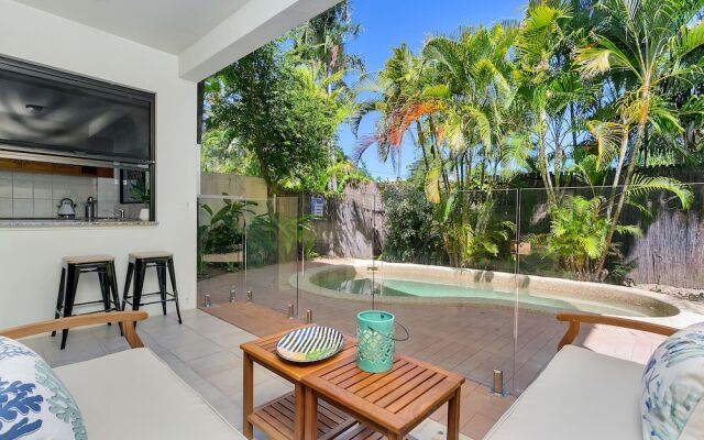 Palm Cove Retreat