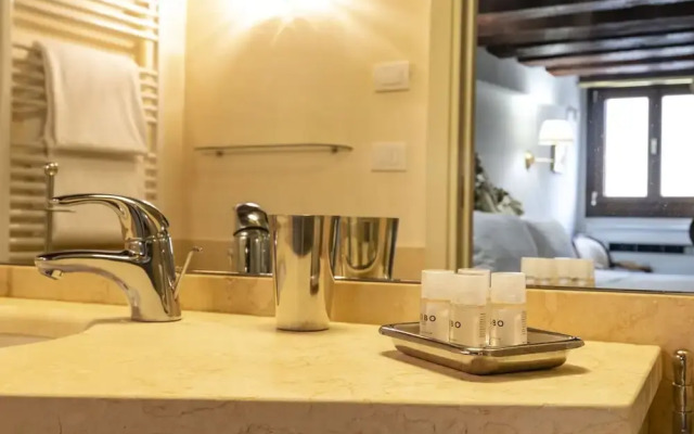 Gondola Luxury Apartment by Wonderful Italy