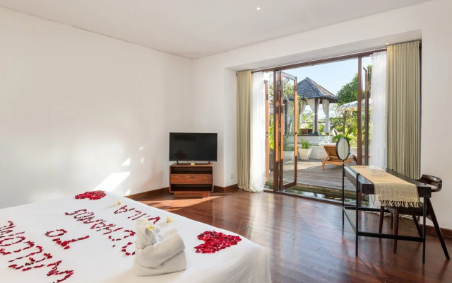 Sunset View Beachfront 2 Br Villa in Seminyak