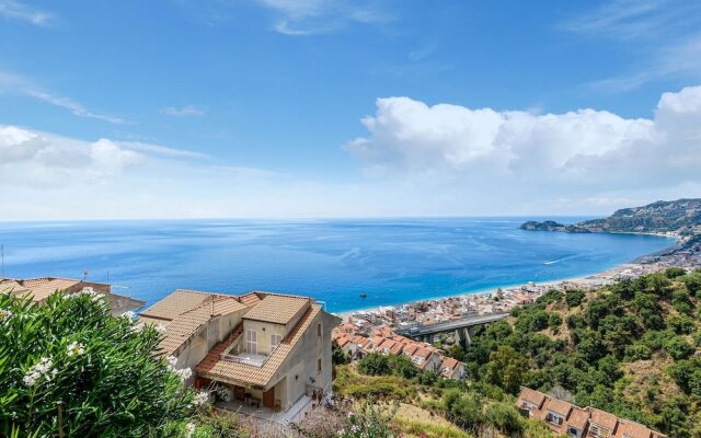 Stunning Holiday Home in Letojanni near Sea