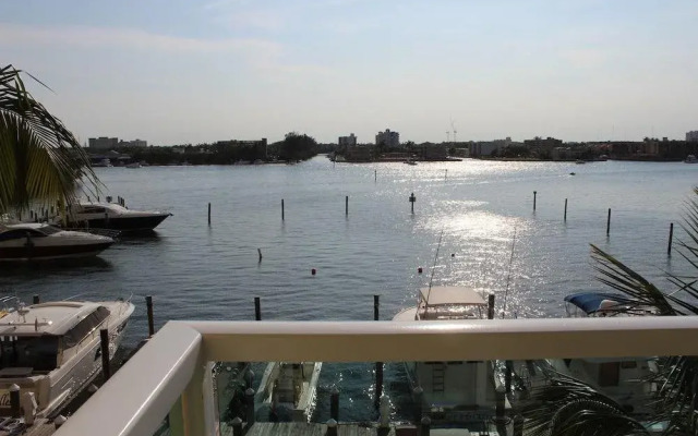 GlobeQuarters Miami