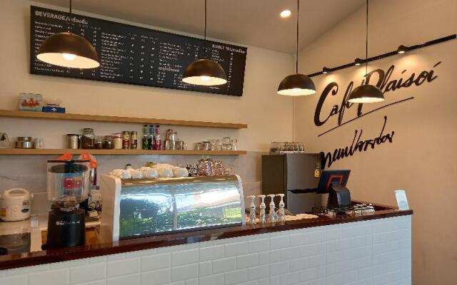 Ruan Plaisoi Apartment by ZUZU