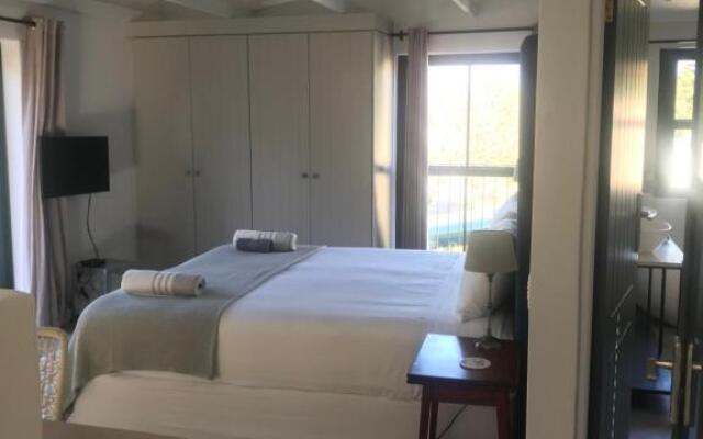 Comfortable Room with Large en suite Bathroom