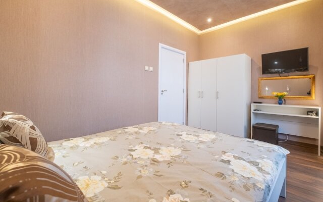 FM Deluxe 1-BDR Apartment  - Feel Sofia