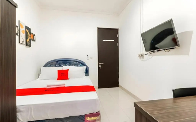 RedDoorz Plus near Trisakti University