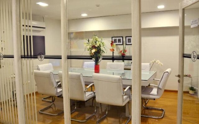 Le Parc Hotel & Suites