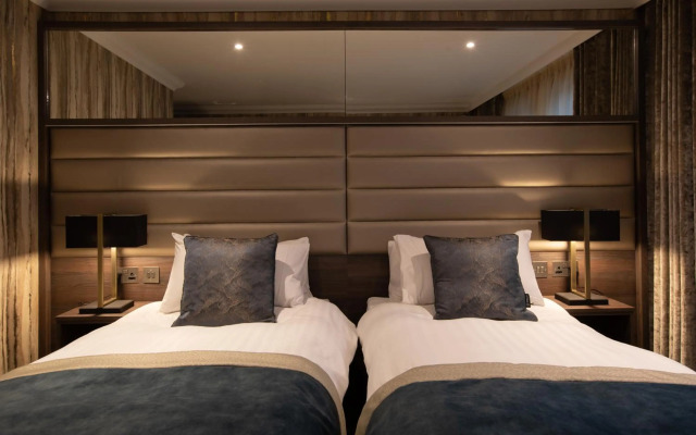 Carlton Hotel