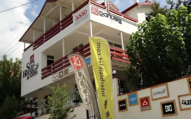 Danube Surf House and Academy