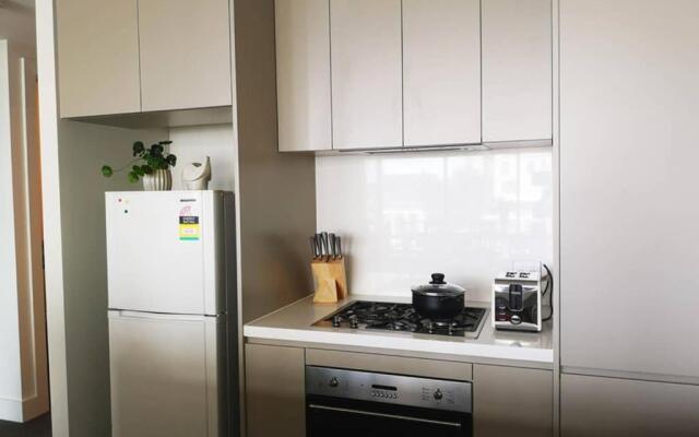 Modern apartment+office w Parking @ Olympic Park