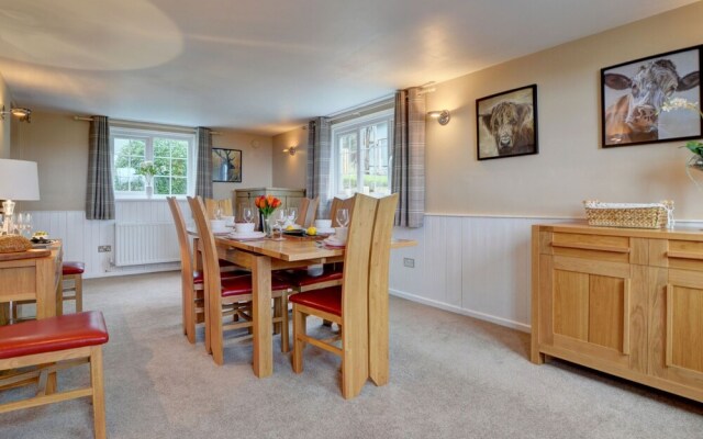 Spacious Holiday Home in Ilkerton With Garden