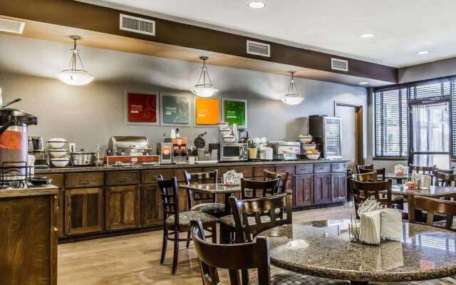 Comfort Inn and Suites Near Lake Guntersville