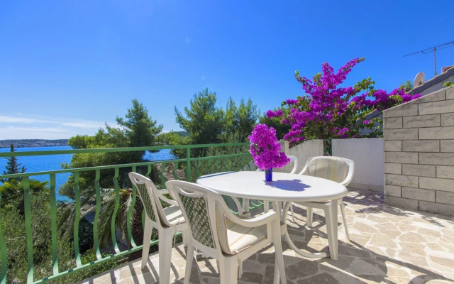 7 Olives Apartments