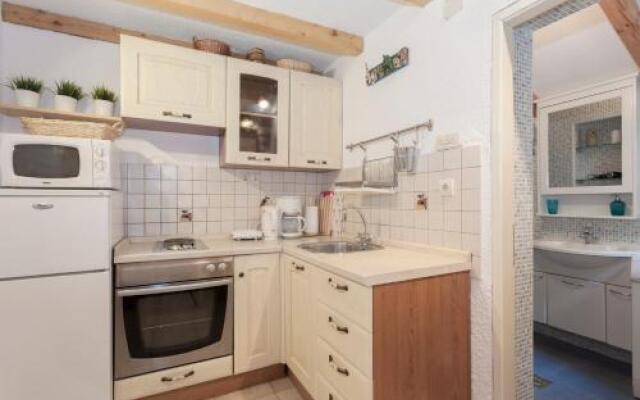 Guesthouse F
