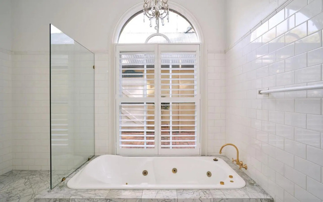 Victoria's at Ewingsdale