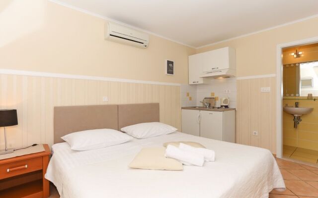 Apartments & Rooms Buble