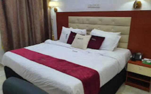 Time Oak Hotel and Suites Royale