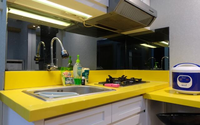 Edgy 2Br Apartment At Gateway Ahmad Yani Cicadas