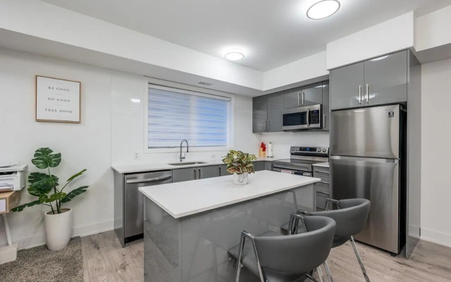 Exquisite 2 Bedroom Apt, mins to the falls.