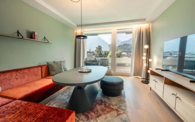HOP Apartments & Suites
