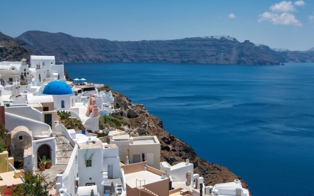 Kaleidoscope Oia Suites