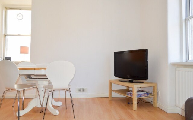 Modern 2 Bedroom Apartment in Central Edinburgh