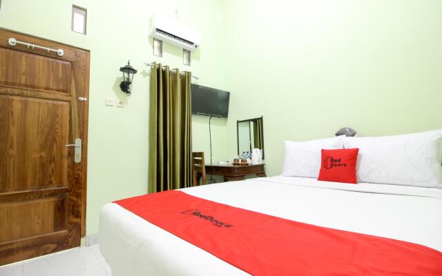 RedDoorz Plus near Taman Sari