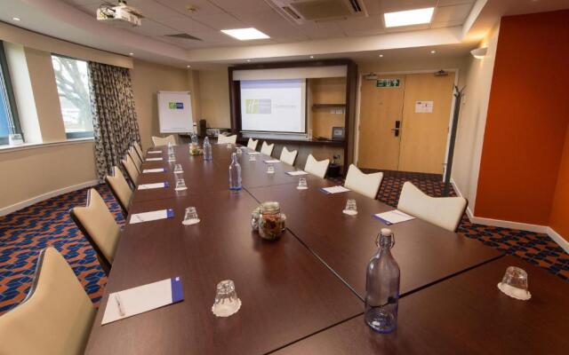 Holiday Inn Express Dunfermline by IHG