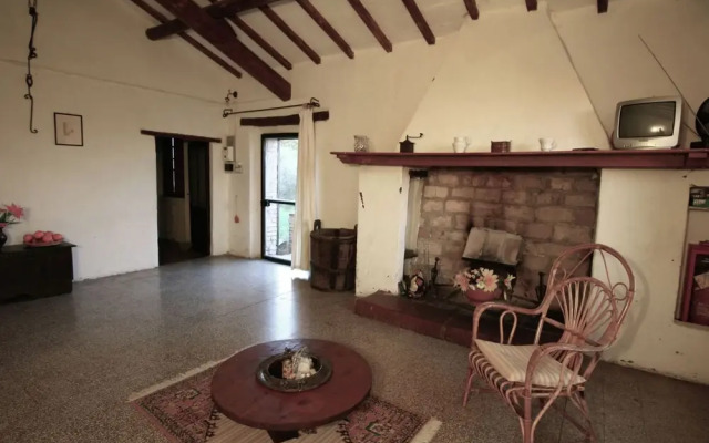 Rustic Cottage in Magione with Garden