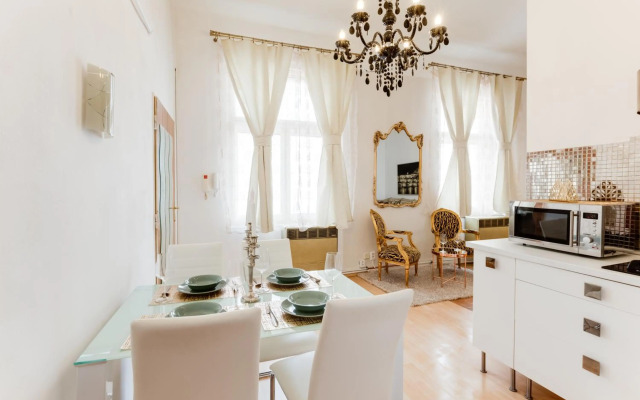 Old Town Royal Apartment With Giant Terrace