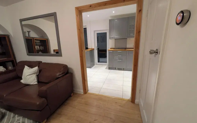 1-bed Home for 2, Parking, Garden & Great Location