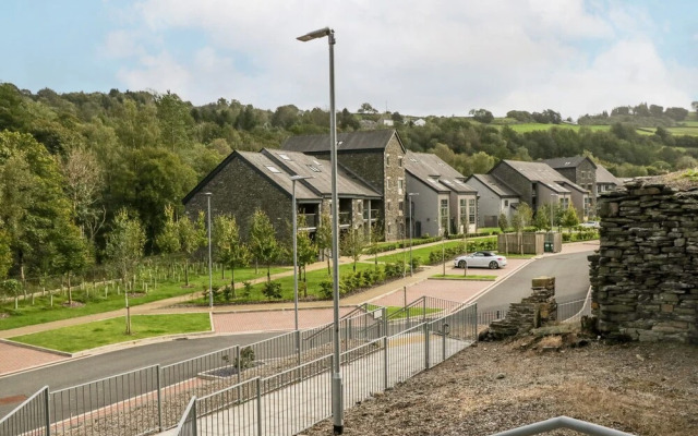 Watch Tree Apartment