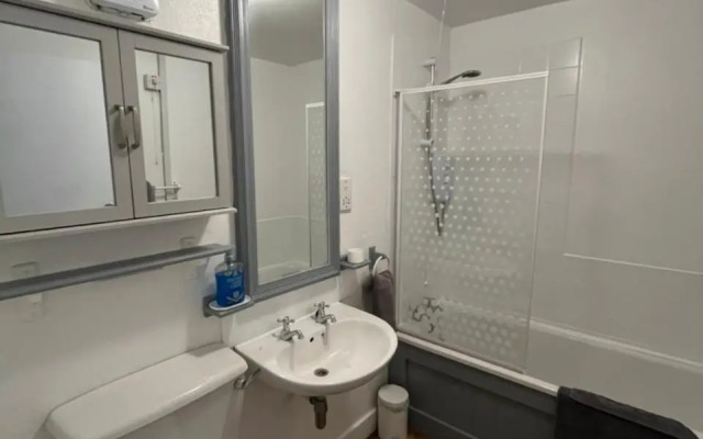 Apartment 12, Sea Wharf