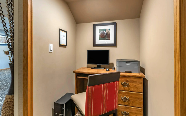 Comfort Inn Dyersville Near Field of Dreams