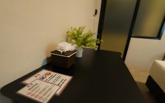 RQ Bangkok Huai Khwang by Collection O