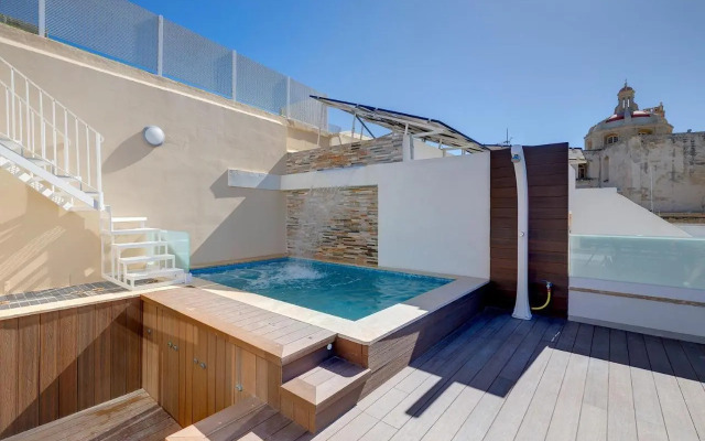 Traditional Maltese Townhouse wt Terrace and Pool