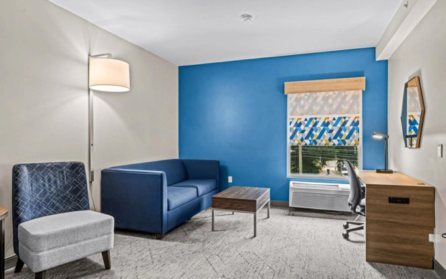 Holiday Inn Express Hotel & Suites Carneys Point by IHG