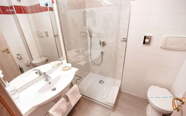 Best Western Plus Lido Hotel