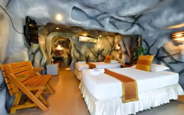 19 Degrees Resort