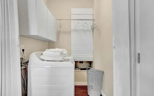 49th St