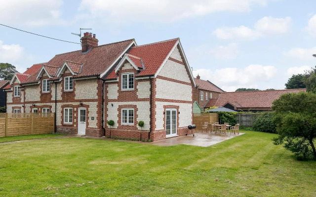 Sea Holly Cottage-UK11931