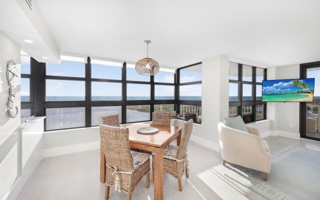 Beachfront Condo With Panoramic Ocean Views and Pool