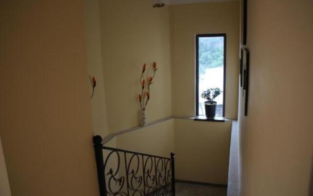 Guja's Guest House