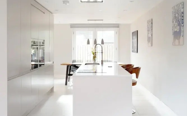 Fabulous Central Windsor Town House