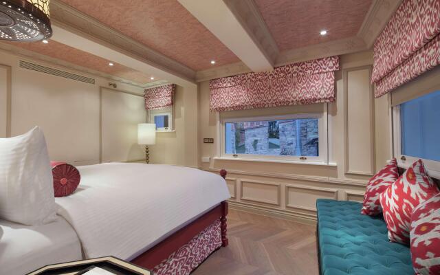 Hagia Sofia Mansions Istanbul, Curio Collection by Hilton