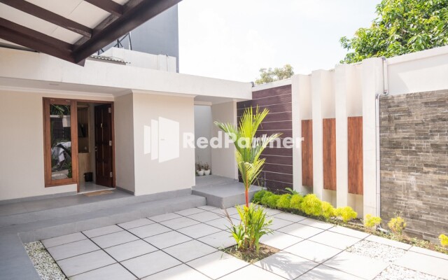 Guest House B Fren Syariah Near JIH Yogyakarta RedPartner