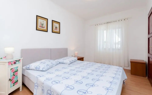 Apartment Goran