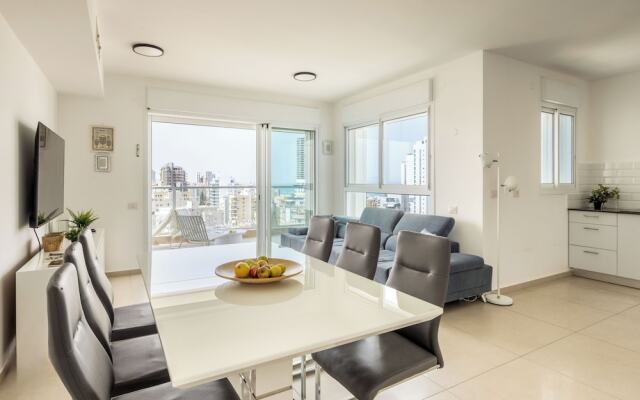 Seaside High-Rise Apt by Sea N' Rent