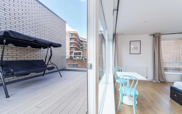 Stunning 5 Bedroom Retreat London