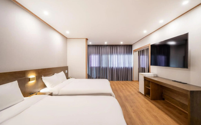 The 7 Business Hotel